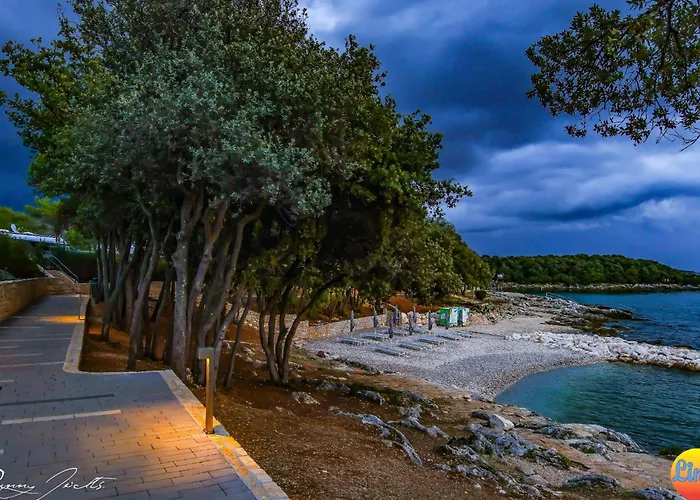 Mit Garten By Interhome Funtana
