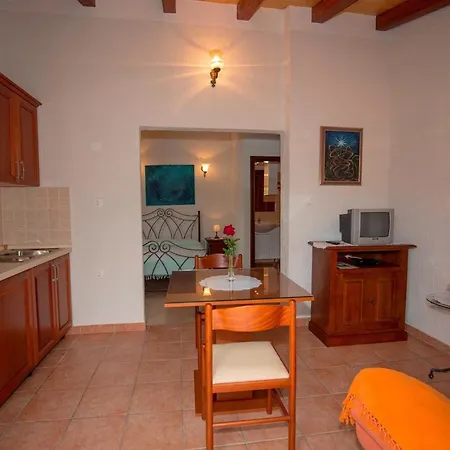 Mit Garten By Interhome