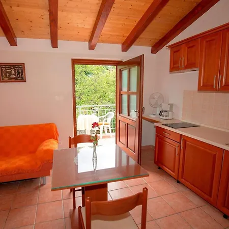 Appartement Mit Garten By Interhome