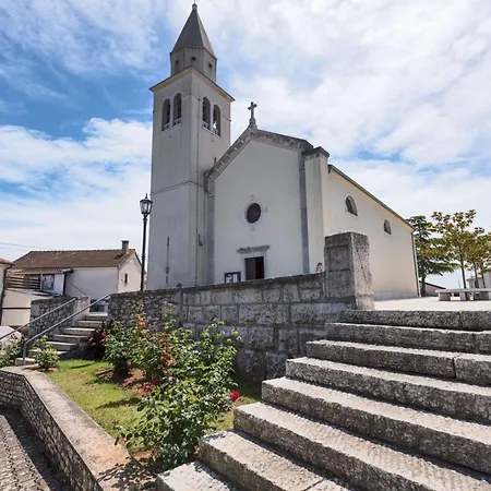 Mit Garten By Interhome Funtana